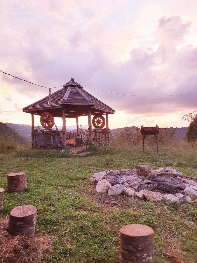 Log Cabin Uvac Nova Varos Ngoại thất bức ảnh