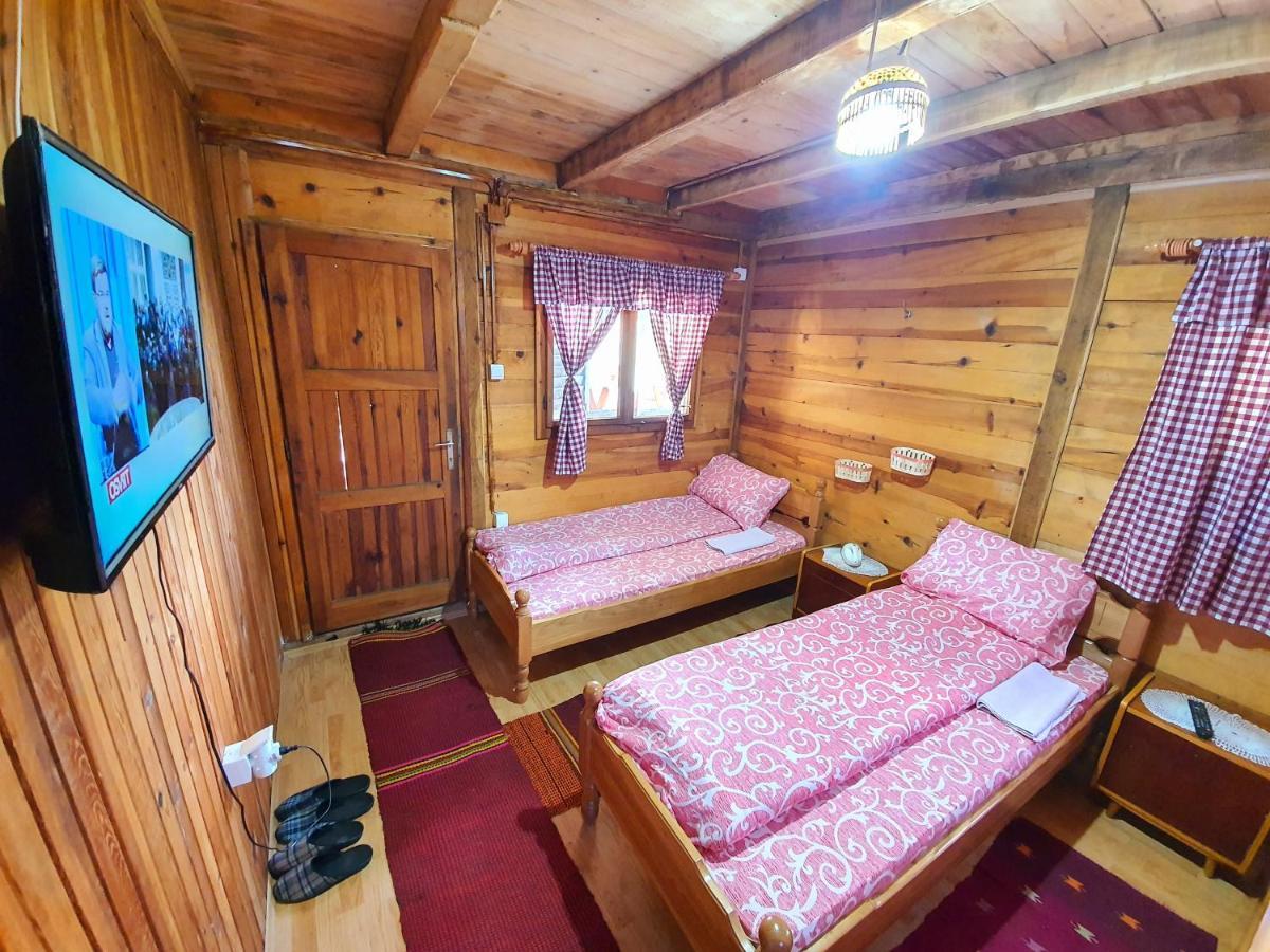 Log Cabin Uvac Nova Varos Ngoại thất bức ảnh