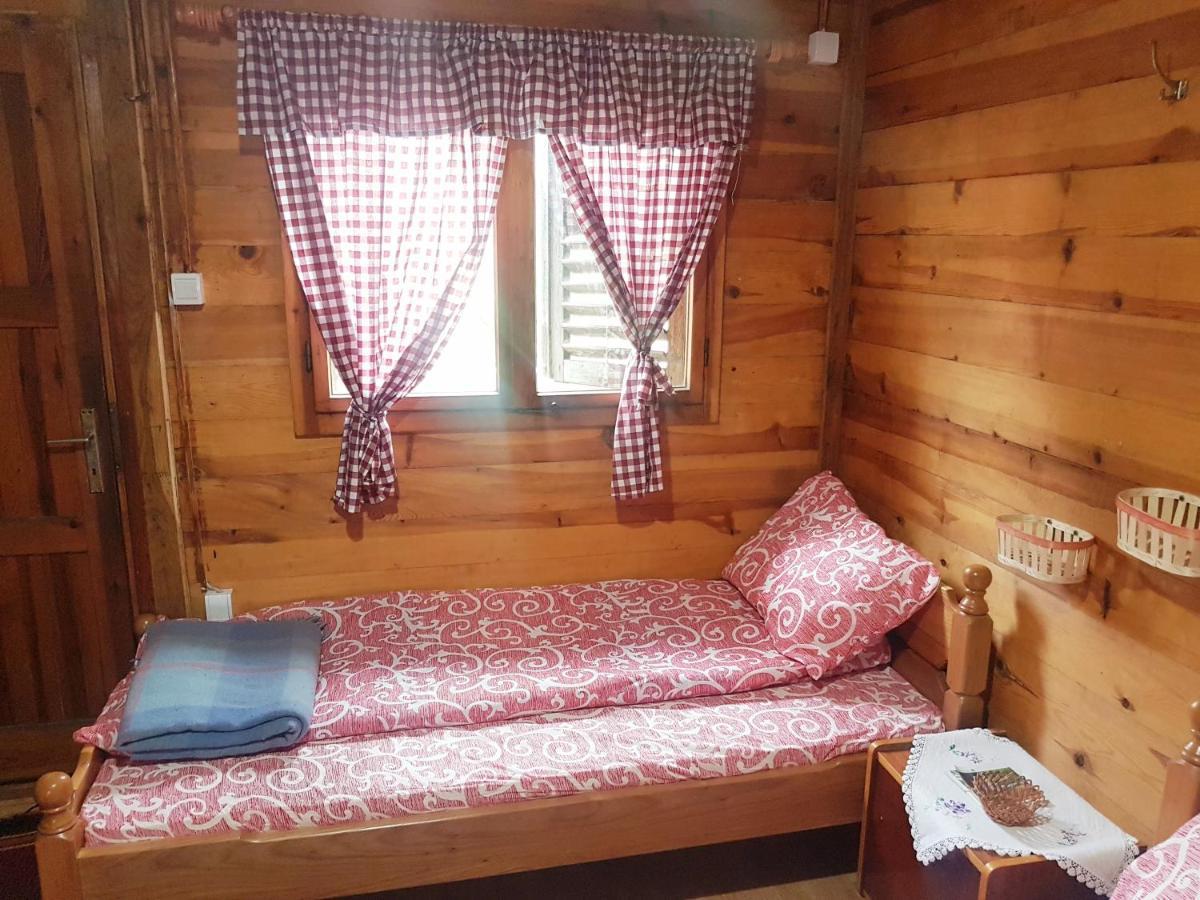 Log Cabin Uvac Nova Varos Ngoại thất bức ảnh